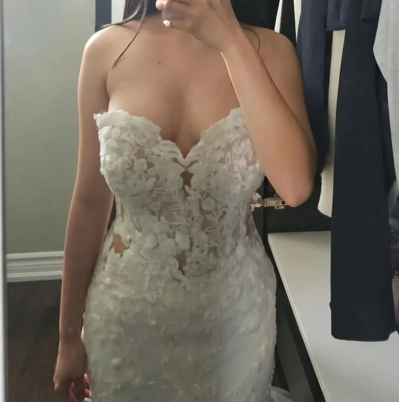 Strapless lace bodice with a gap at the neckline
